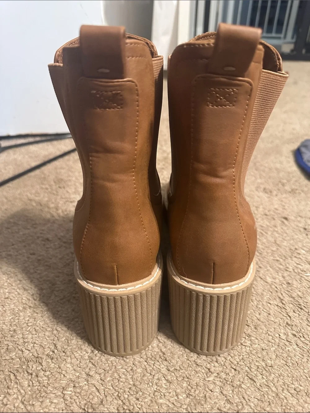 NWOT Dolce Vita Women’s Darcel Chelsea Platform Boot in Tan 9.5